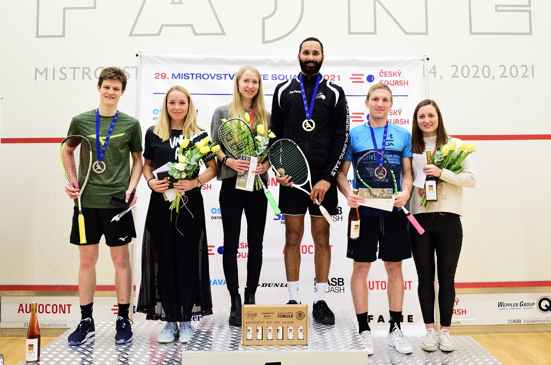 Trenéři a hráči OSTRAVA SQUASH KLUBU na MČR 2021 na 3., 4. a 13. místě